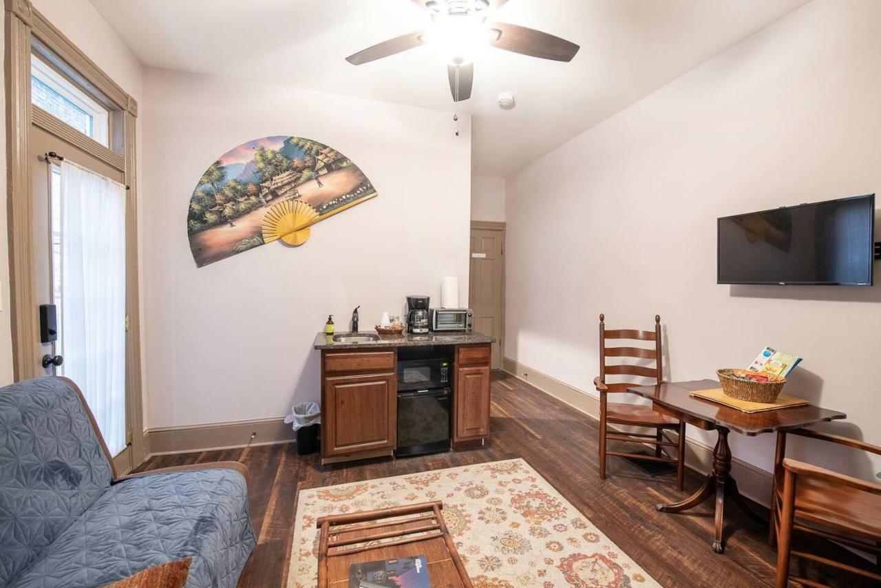Cozy Hideaway In The Heart Of Lancasterアパートメント エクステリア 写真